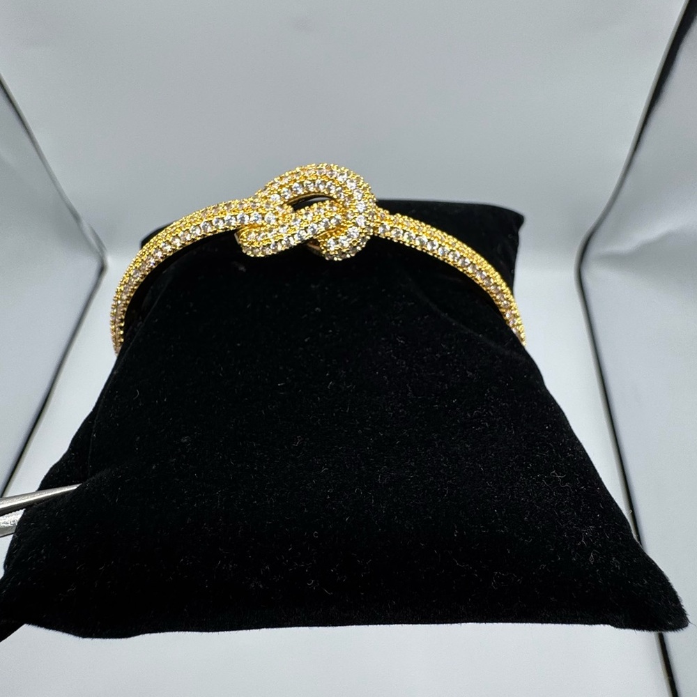 18k 3ct Knot Bangle - Picture 5 of 10